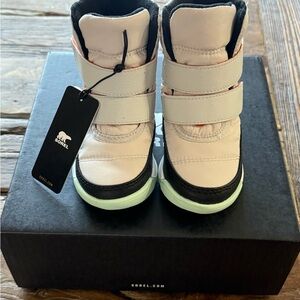 SOREL TODDLER WHITNEY'' || STRAP WP
MOONSTONE, BLACK NIB